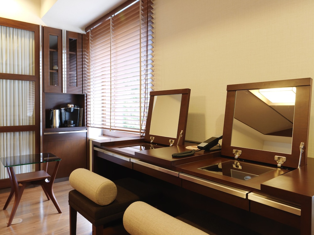 デラックス ツインルーム 禁煙 客室1 | 定山渓 鶴雅リゾートスパ 森の謌