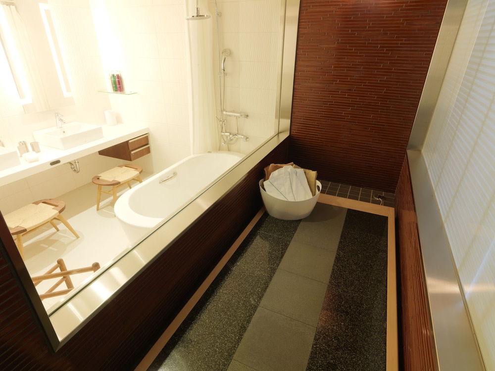 【岩盤浴付】デラックスツイン 禁煙 バスルーム0 | 定山渓 鶴雅リゾートスパ 森の謌