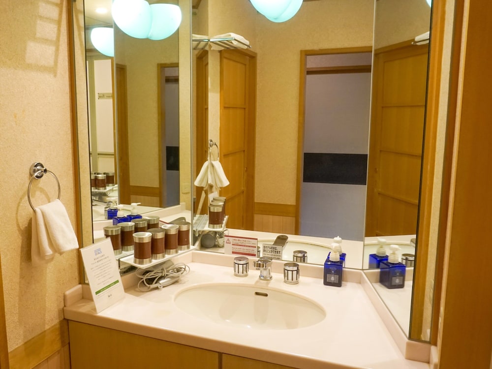 (ウイングス館) 和室 (シャワーブース) (禁煙) バスルーム0 | あかん遊久の里 鶴雅