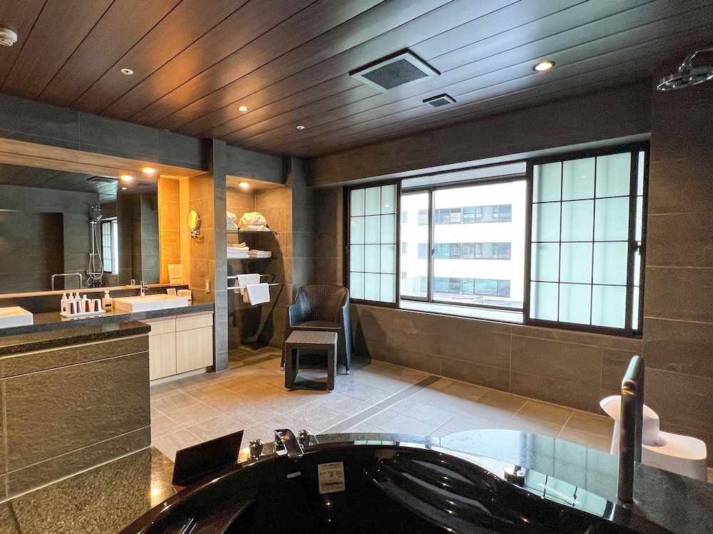 (こもれび) 展望バス付デラックス和洋室 禁煙 バスルーム1 | あかん遊久の里 鶴雅