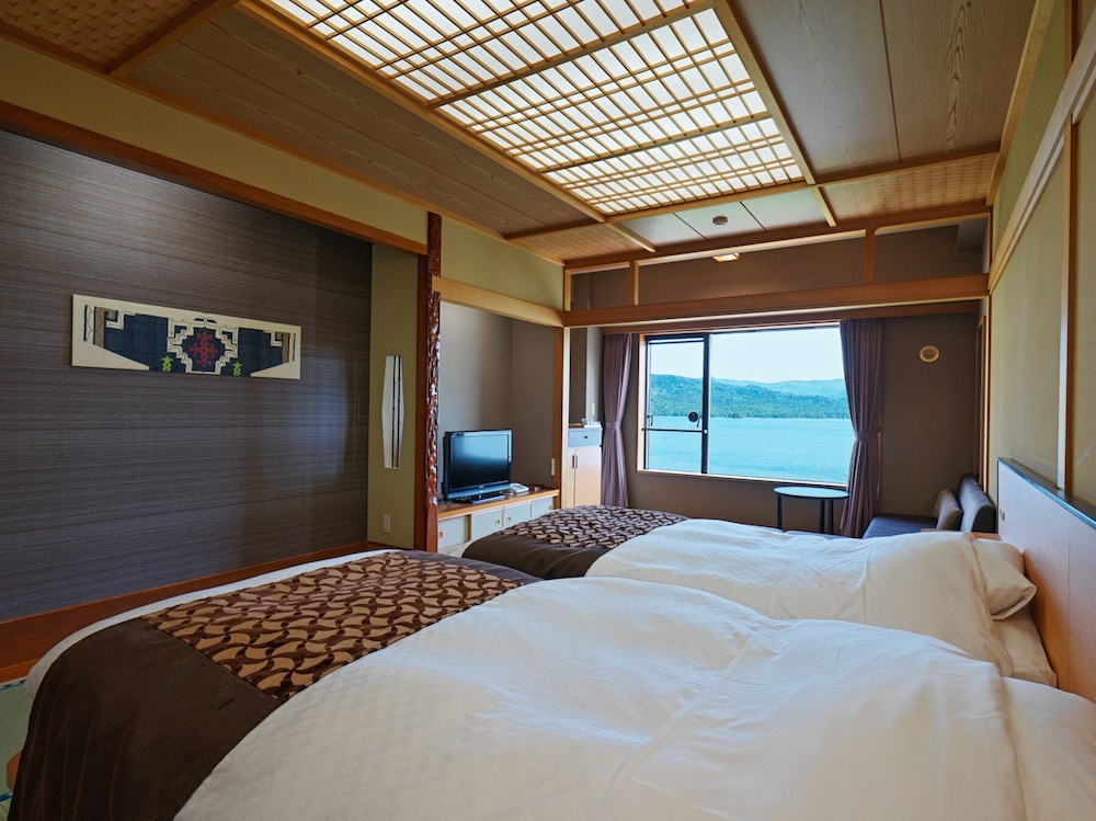 (ウイングス館) 湖側 和室ツイン (禁煙) 客室1 | あかん遊久の里 鶴雅