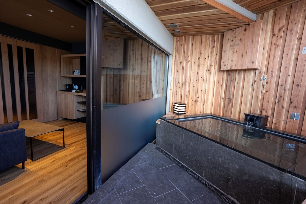 別館 露天風呂付洋室 夕食プレミアム会席 禁煙 客室2 | あかん遊久の里 鶴雅