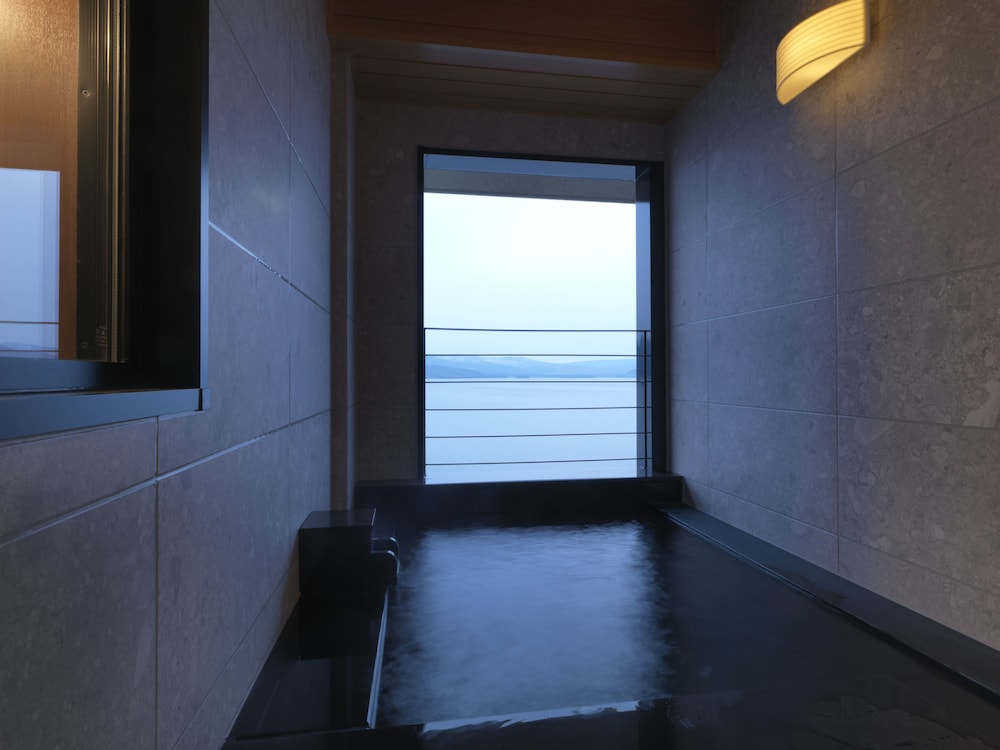 別館 温泉付展望特別室 夕食プレミアム会席 禁煙 バスルーム0 | あかん遊久の里 鶴雅