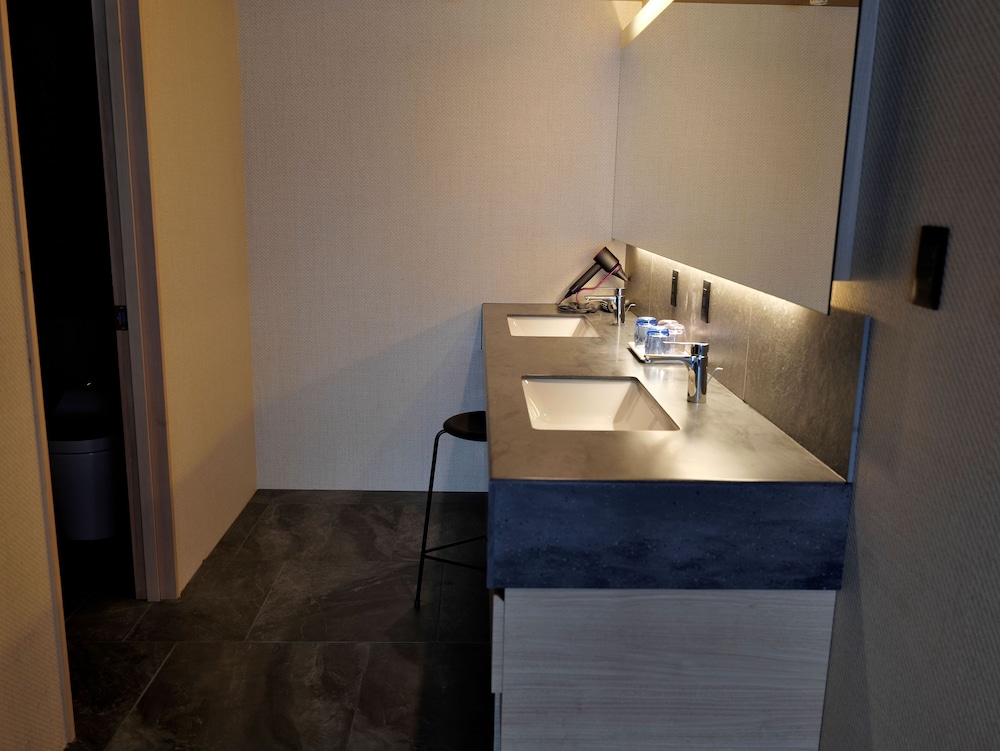 (ウイングス館) レイクガーデンビュースイートサウナ付き 禁煙 バスルームの設備0 | あかん遊久の里 鶴雅