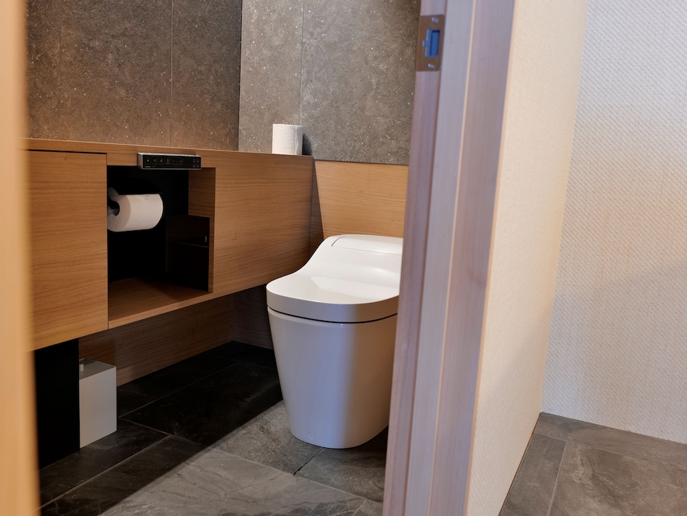 (ウイングス館) レイクガーデンビュースイートサウナ付き 禁煙 客室3 | あかん遊久の里 鶴雅