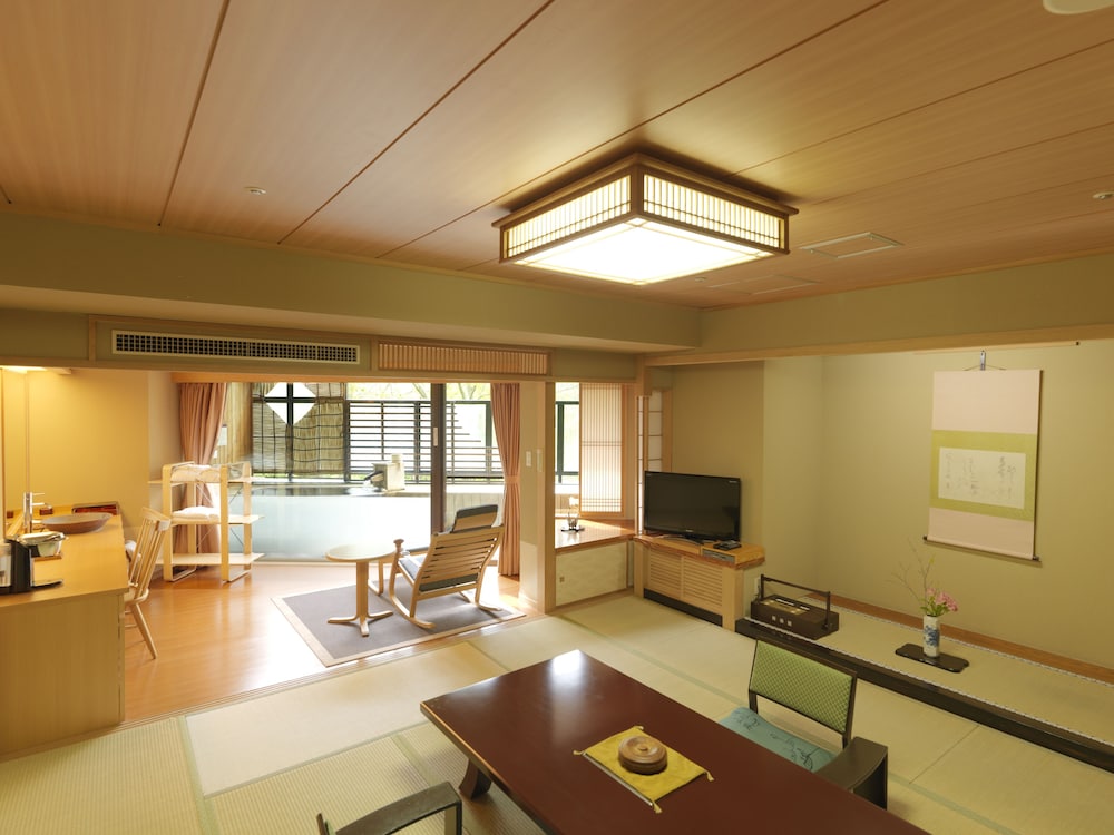 別館 露付和室12畳 夕食プレミアム会席 禁煙 | あかん遊久の里 鶴雅