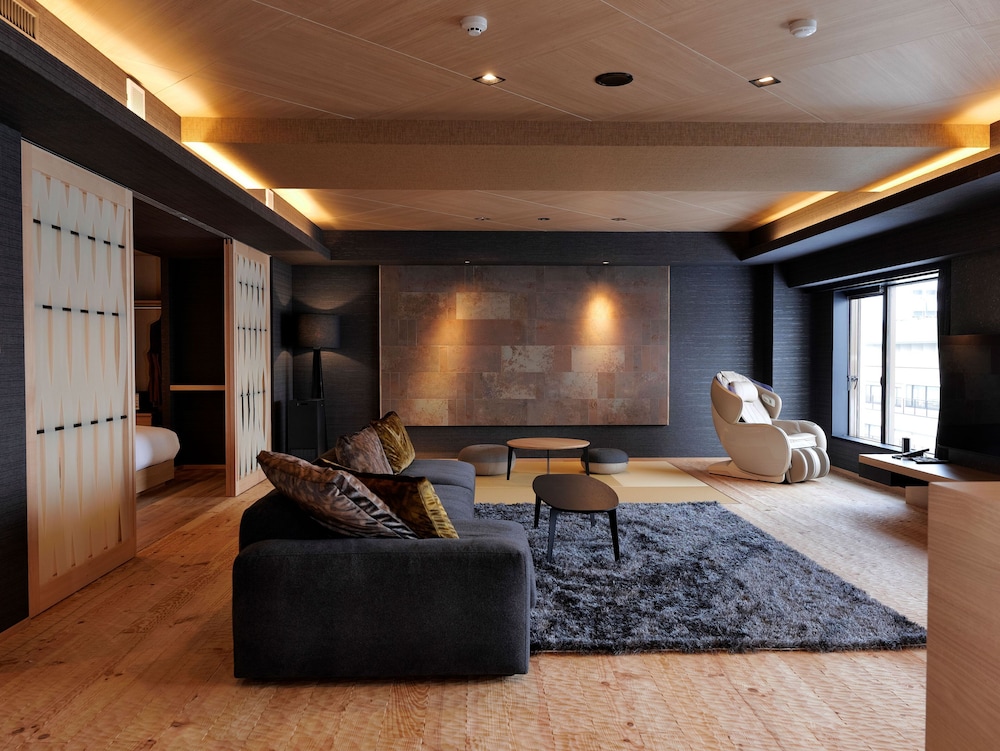 (ウイングス館) レイクガーデンビュースイートサウナ付き 禁煙 客室1 | あかん遊久の里 鶴雅