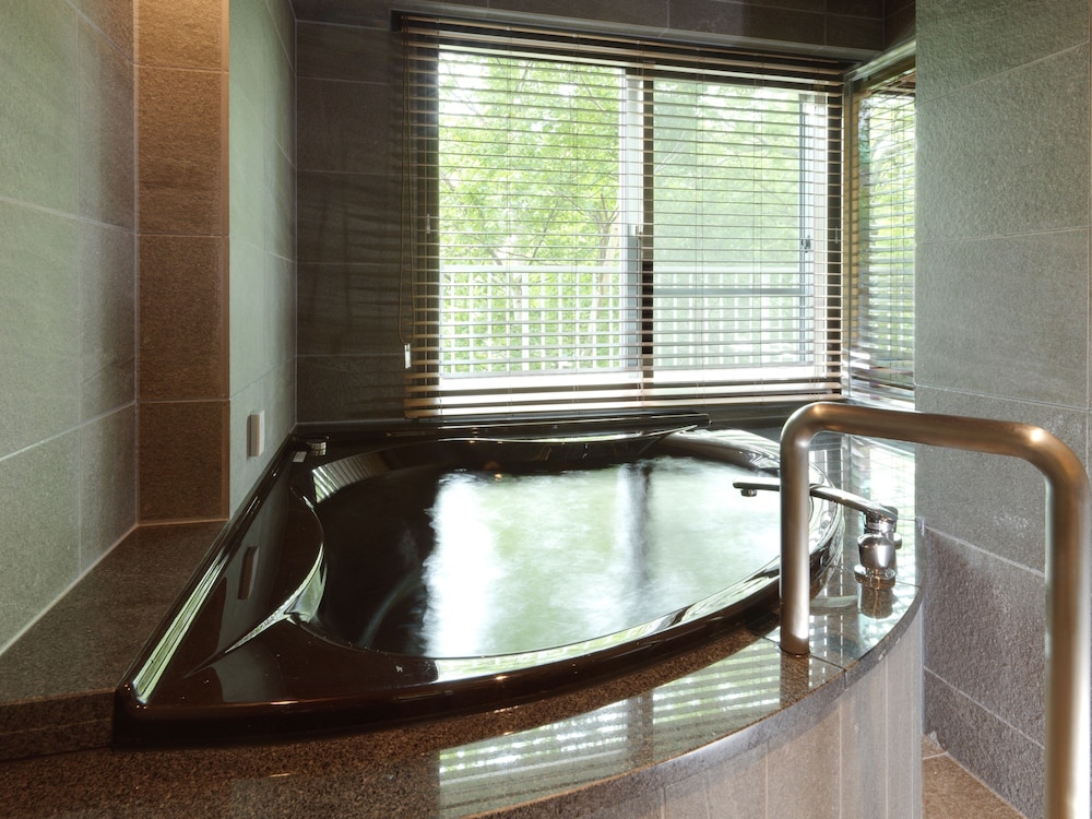 (こもれび) 展望バス付和洋室 禁煙 バスルーム0 | あかん遊久の里 鶴雅