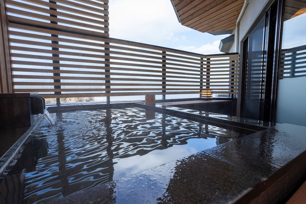 別館 露天風呂付洋室 夕食プレミアム会席 禁煙 バスルーム1 | あかん遊久の里 鶴雅