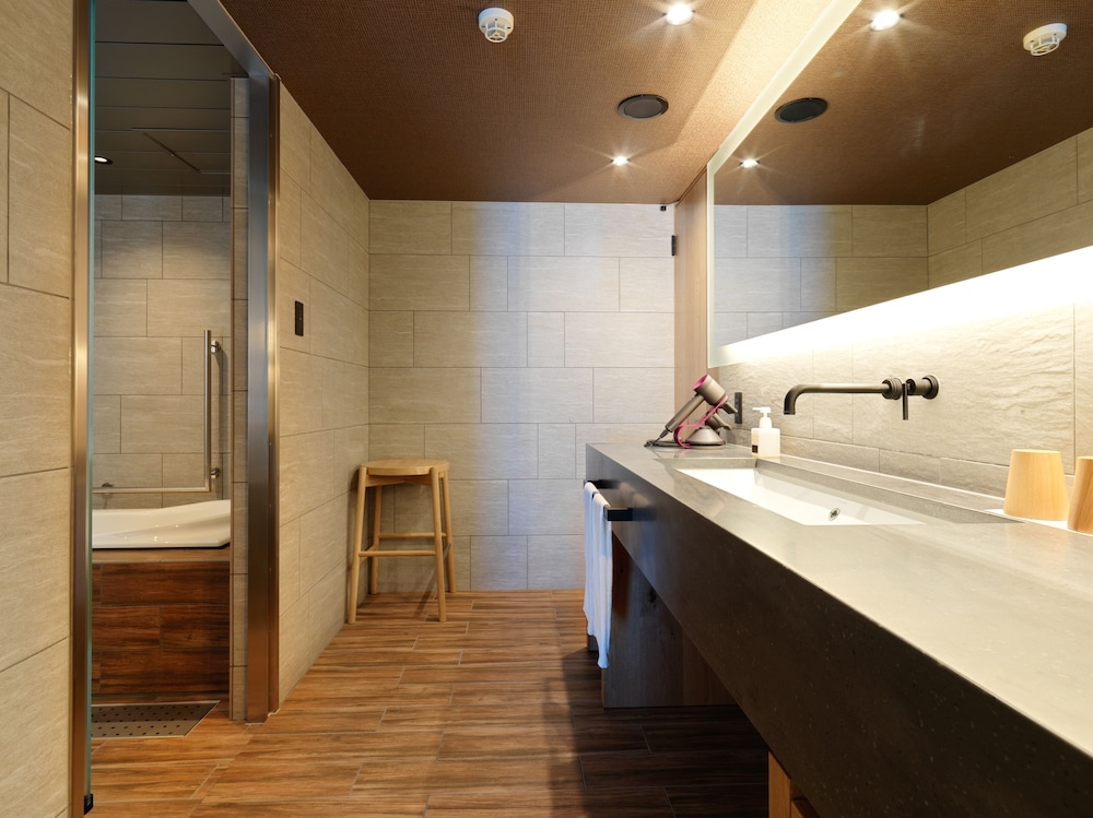 (ウイングス館) 湖側 デラックス和洋室 (禁煙) バスルーム1 | あかん遊久の里 鶴雅