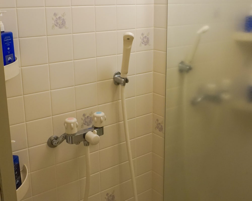 (ウイングス館) 和室 (シャワーブース) (禁煙) バスルーム1 | あかん遊久の里 鶴雅