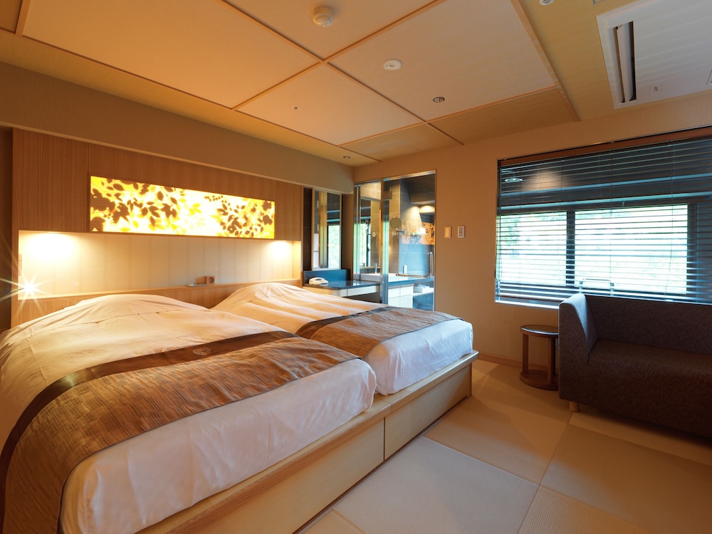 (こもれび) 展望バス付和室ツイン (禁煙) 客室1 | あかん遊久の里 鶴雅