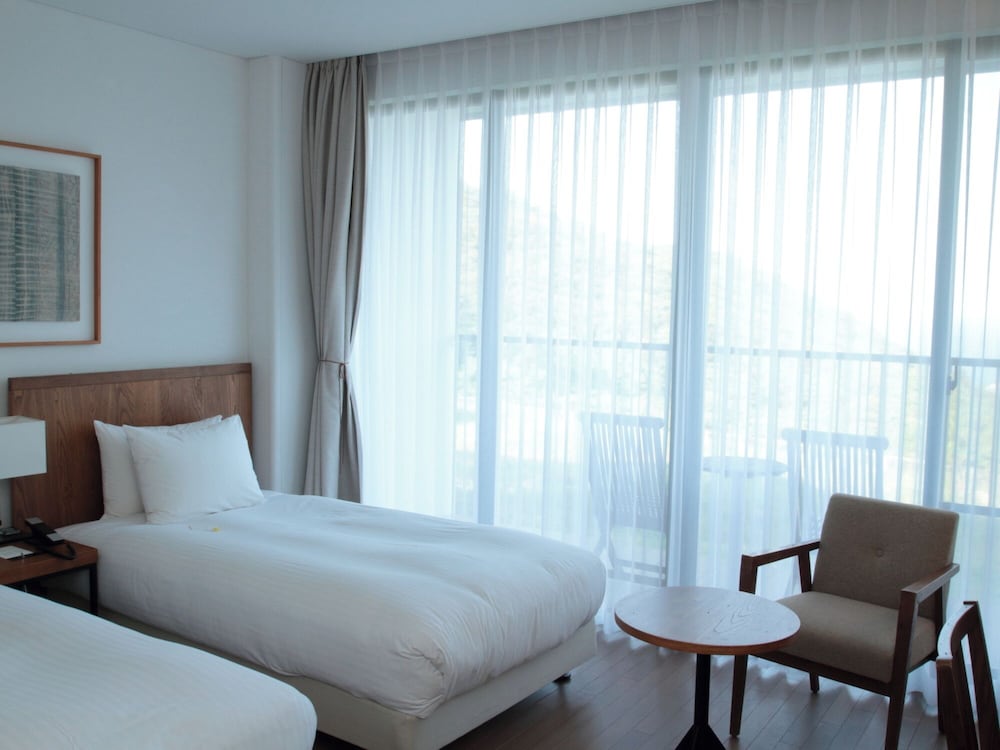 スーペリア ツインルーム シービュー 客室2 | 五島列島リゾートホテルマルゲリータ