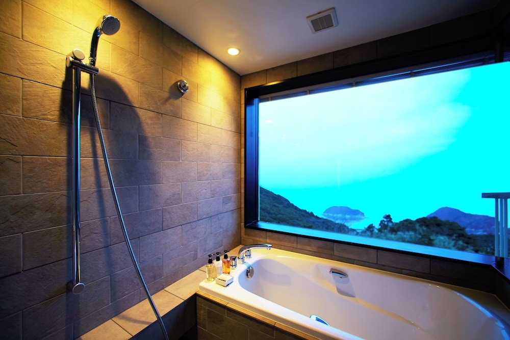 デラックス トリプルルーム バスルーム2 | 五島列島リゾートホテルマルゲリータ