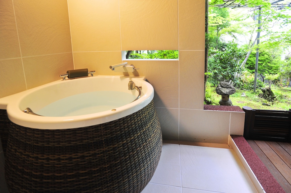 デラックス ルーム 禁煙 別館 深めの浴槽0 | 旅館 然林房