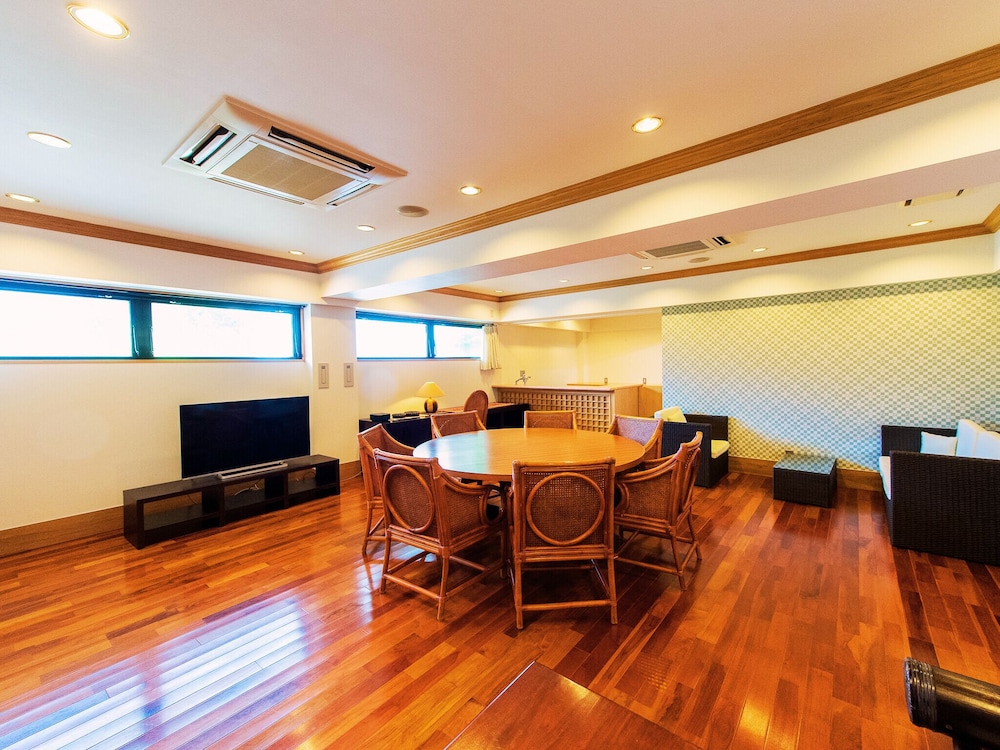 オーシャンスイートヴィラ 禁煙 (海側 3LDK テラス付) リビング エリア0 | リブマックス アムス カンナ リゾート ヴィラ