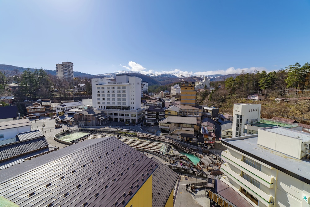 和室 (10畳) 湯畑側 (喫煙室) 部屋からの景観0 | 草津温泉 大東舘