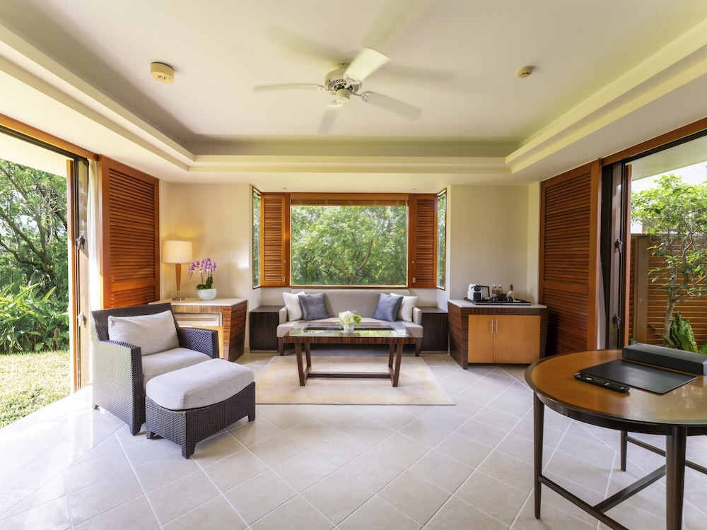 プレミアガーデンスイート with クラブサービス 禁煙（13歳以上のみ可） リビング エリア0 | ジ・アッタテラス クラブタワーズ