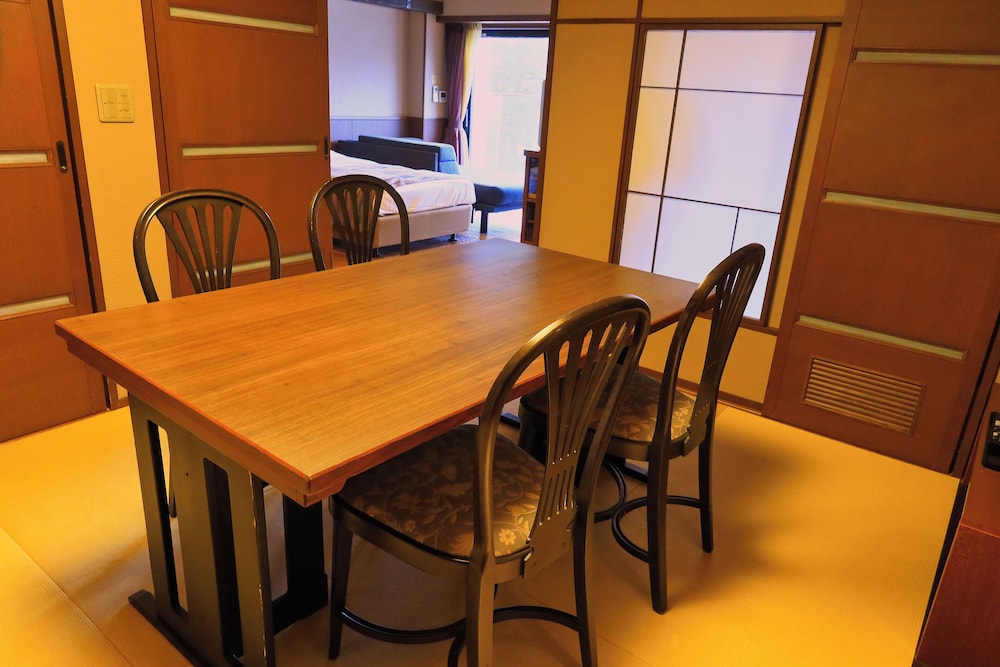 [東館]露天風呂付客室コンフォート　河口湖側　４名定員 客室1 | 富士レークホテル