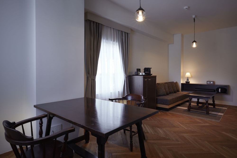 【別館】スイートルーム リビングルーム0 | 松本ホテル花月