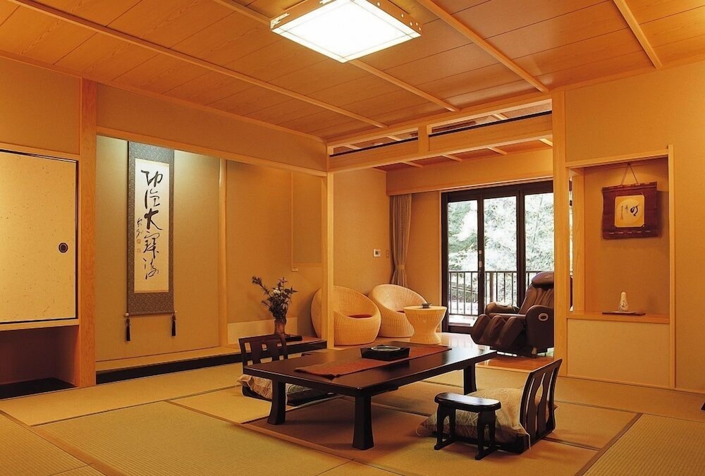 [露天風呂付] 和室 喫煙 | 春日ホテル