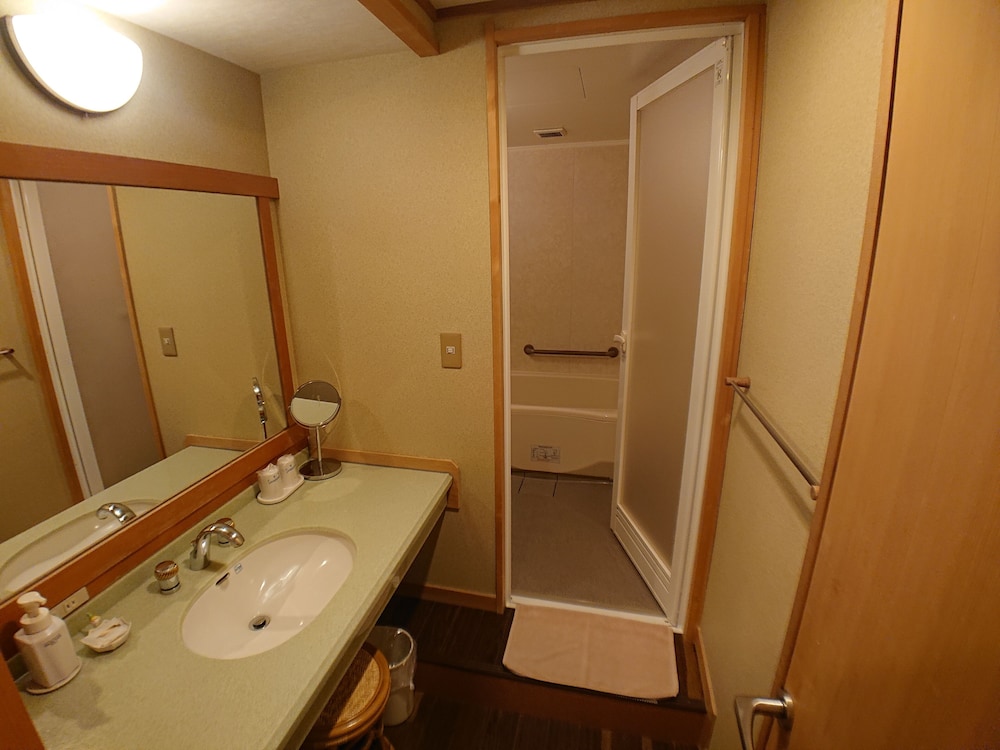 ツインルーム バスルーム0 | 春日ホテル