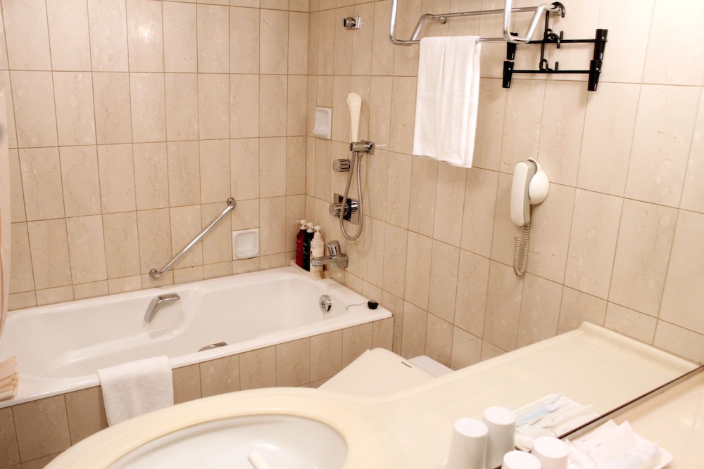 [禁煙] スタンダードツイン バスルーム0 | シャトレーゼ ガトーキングダム サッポロ ホテル&スパリゾート