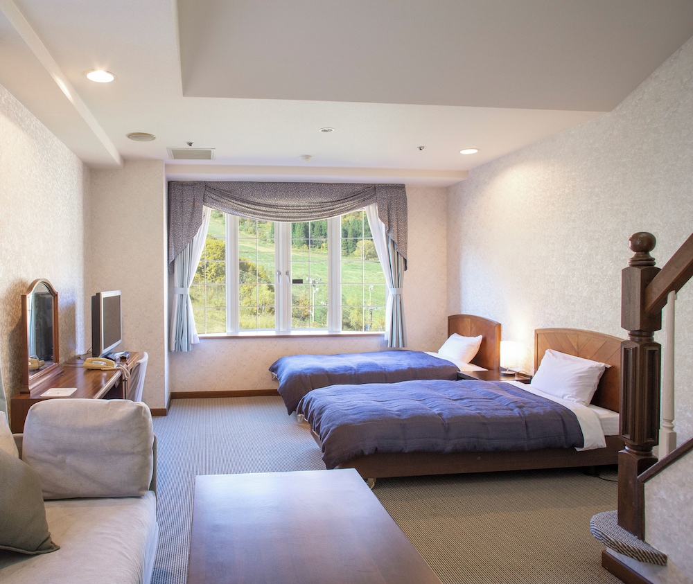 コルチナフロア・メゾネット ゲレンデ側（禁煙） 客室1 | ホテルグリーンプラザ白馬