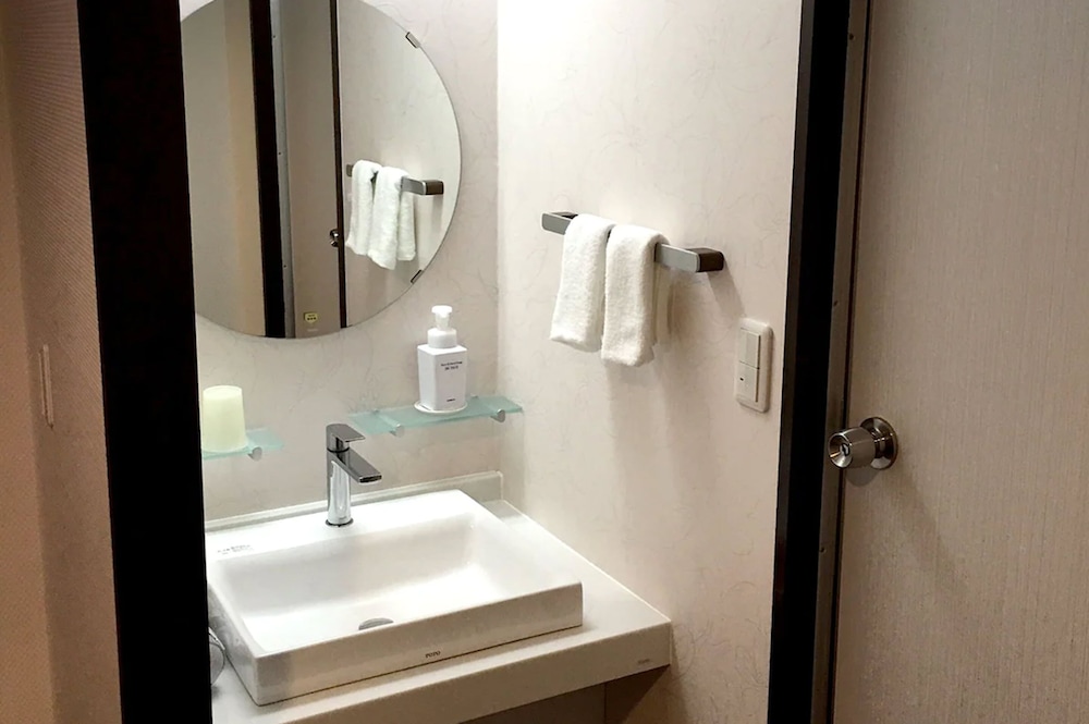 【露天風呂付きアジアンツインルーム】禁煙 36平米 バスルーム1 | ホテルグリーンプラザ箱根