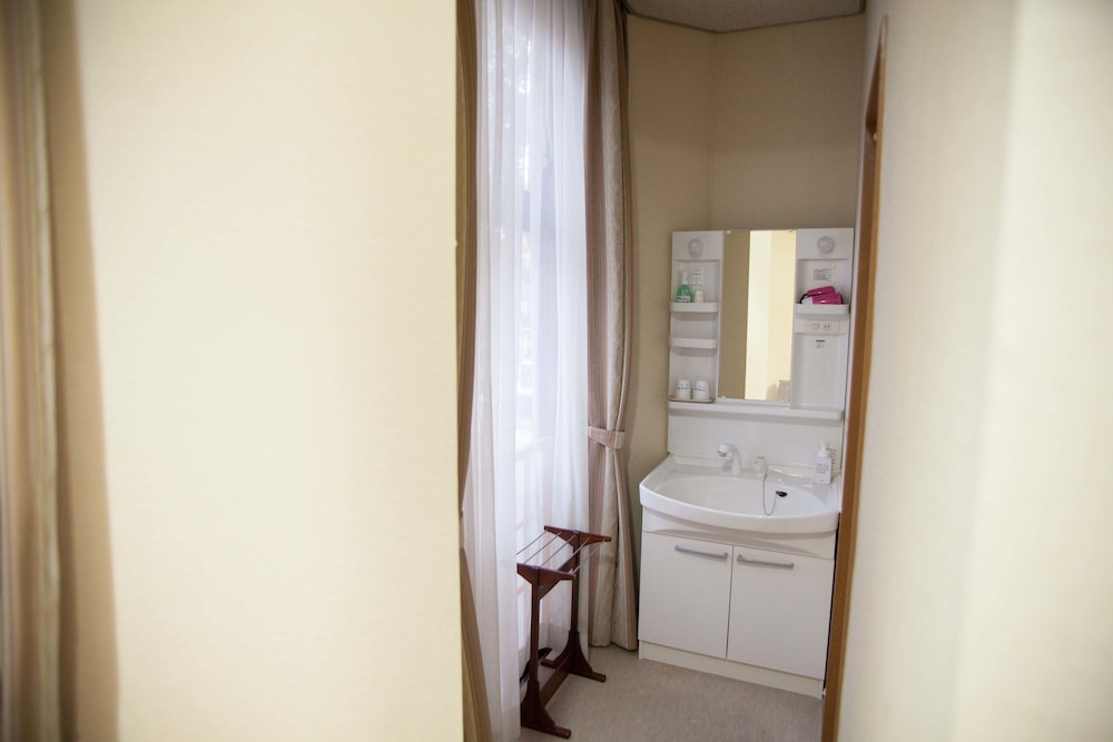 スーペリア和室 バスルームのシンク0 | 中村屋旅館