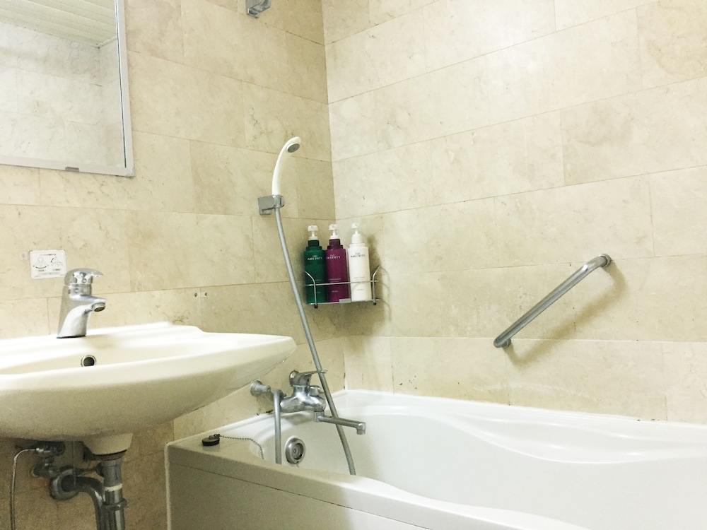 パシフィック・タタミ・ツイン 禁煙 バスルームのシャワー0 | パシフィック ホテル沖縄