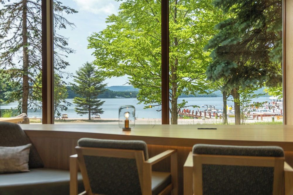 ロビーラウンジ1 | THE FOREST 阿寒 TSURUGA RESORT
