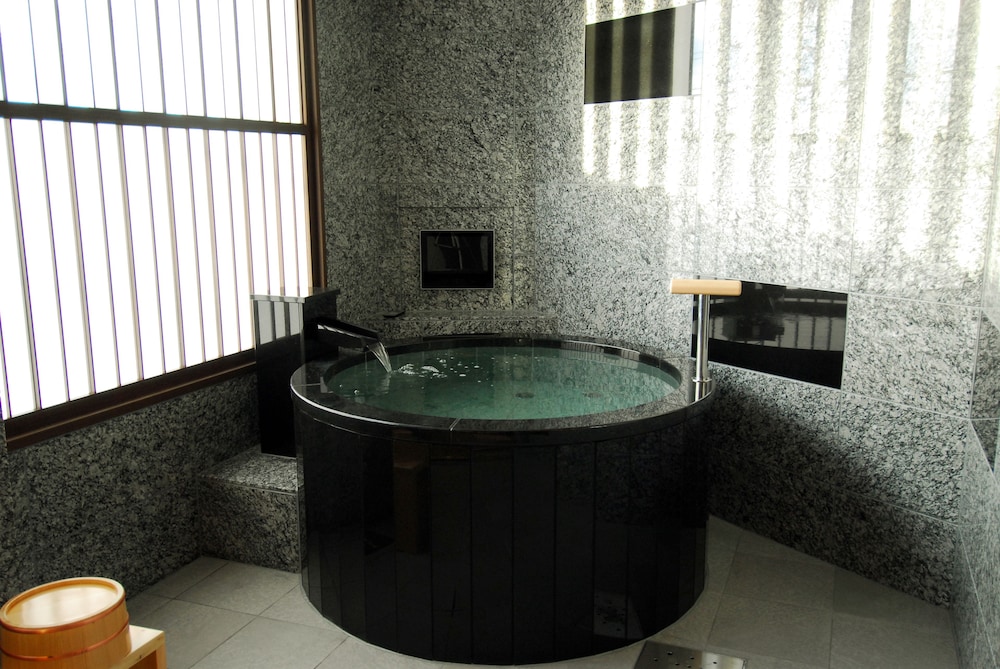 円山デラックス洋室201 銀泉内風呂付 禁煙 バスルームの設備0 | 有馬温泉 竹取亭円山