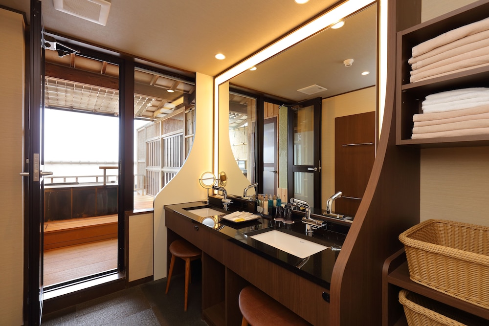 ペントハウスツインアンド畳411（銀泉露天風呂付) バスルーム0 | 有馬温泉 竹取亭円山