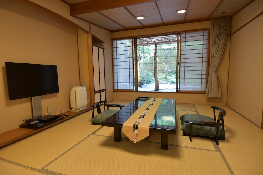 竹取亭スイート403 銀泉露天風呂付 禁煙 客室2 | 有馬温泉 竹取亭円山