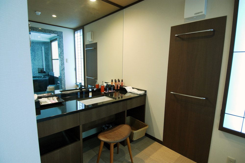 円山デラックス洋室201 銀泉内風呂付 禁煙 バスルーム0 | 有馬温泉 竹取亭円山