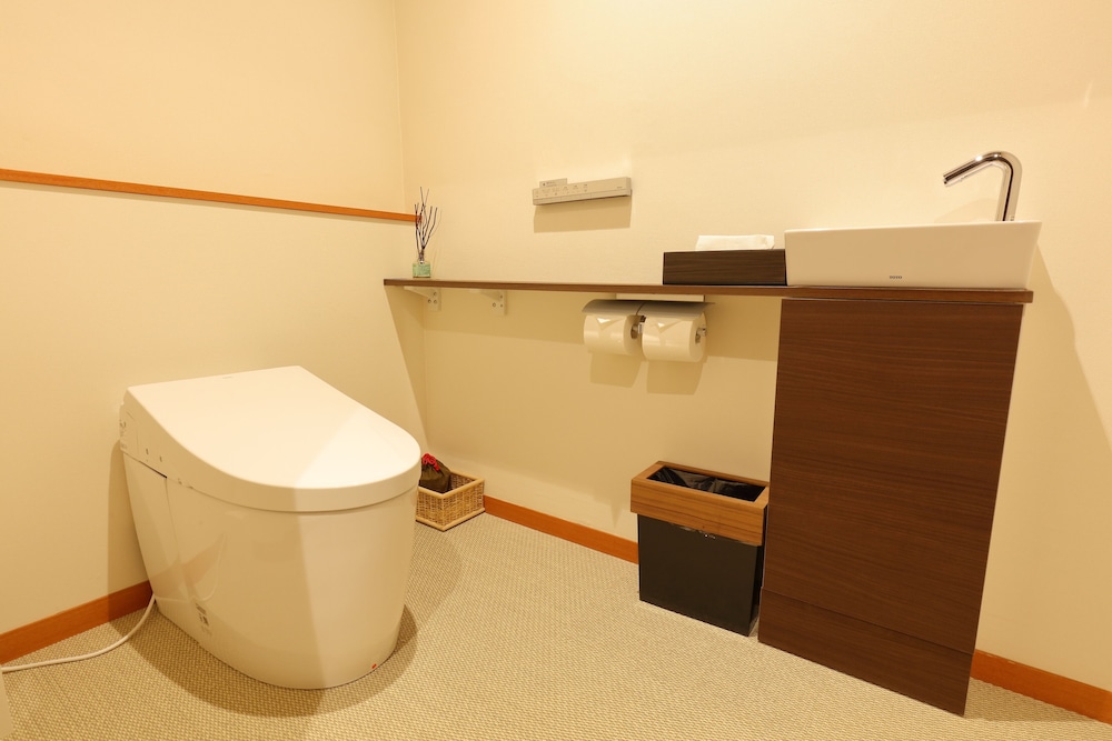 デラックスキング 313 銀泉内風呂 禁煙 客室2 | 有馬温泉 竹取亭円山