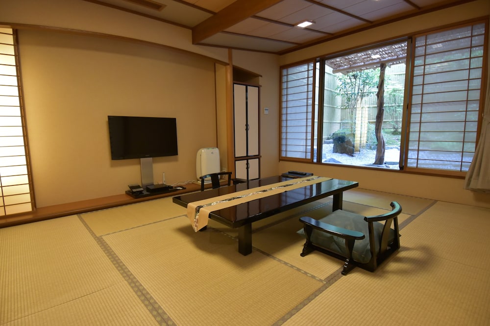 竹取亭スイート403 銀泉露天風呂付 禁煙 リビング エリア0 | 有馬温泉 竹取亭円山