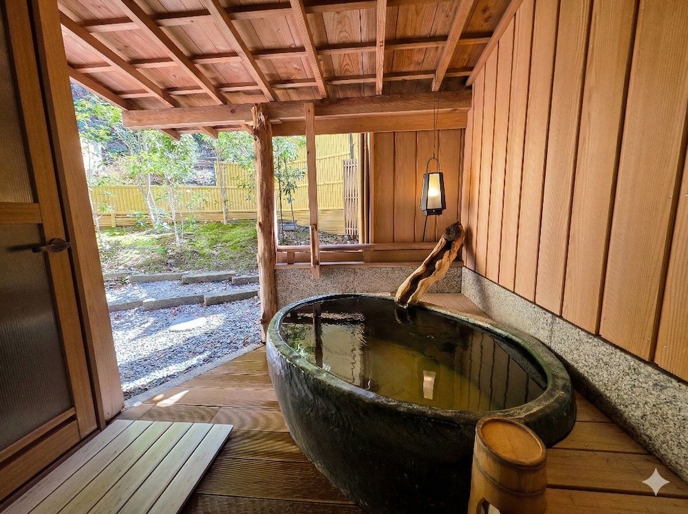 竹取亭スイート403 銀泉露天風呂付 禁煙 バスルーム0 | 有馬温泉 竹取亭円山