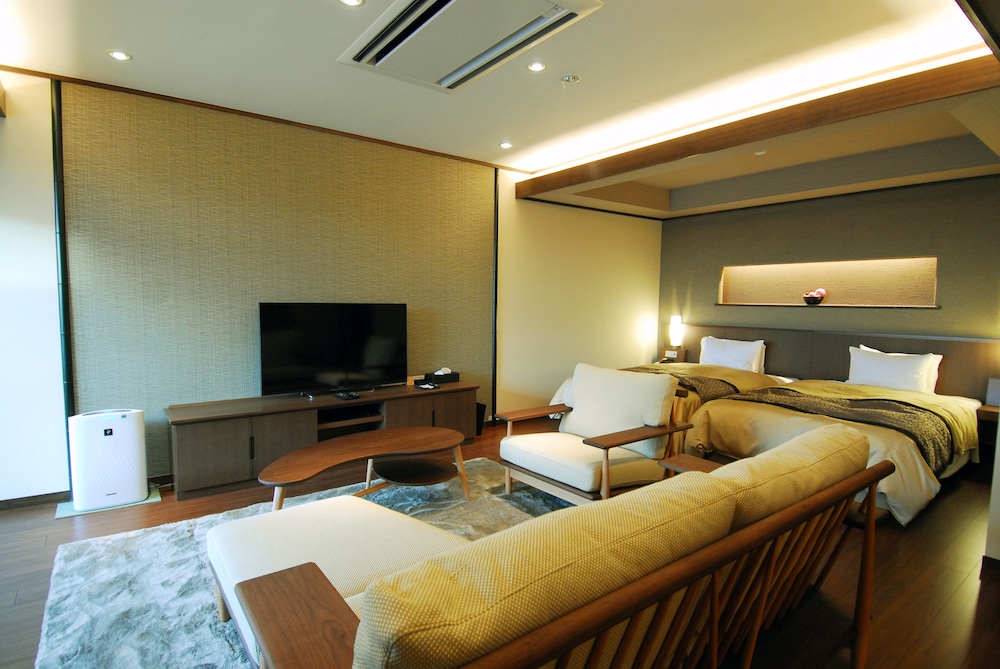 円山スイート202 銀泉内風呂付 禁煙 リビングルーム2 | 有馬温泉 竹取亭円山