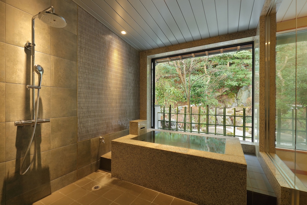 デラックスキング 313 銀泉内風呂 禁煙 マウンテン ビュー0 | 有馬温泉 竹取亭円山