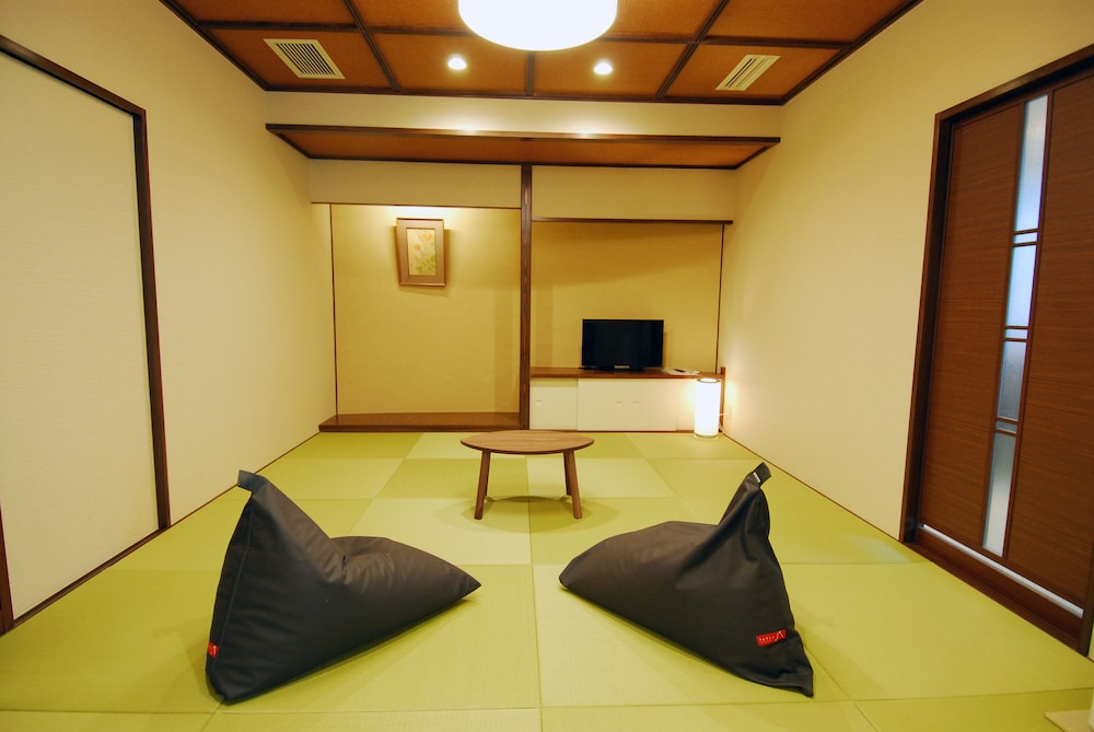 円山スイート202 銀泉内風呂付 禁煙 リビングルーム3 | 有馬温泉 竹取亭円山