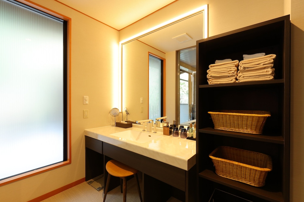 デラックスキング 313 銀泉内風呂 禁煙 バスルーム1 | 有馬温泉 竹取亭円山