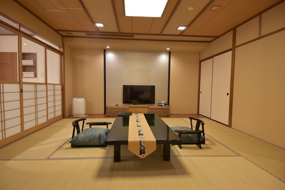 竹取亭スイート404 銀泉露天風呂付 禁煙 リビング エリア0 | 有馬温泉 竹取亭円山