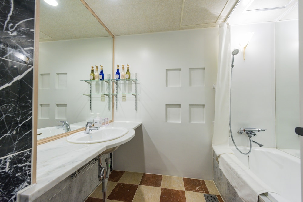 ラージツインB 禁煙 25.8sqm バスルーム0 | ホテルソニア小樽