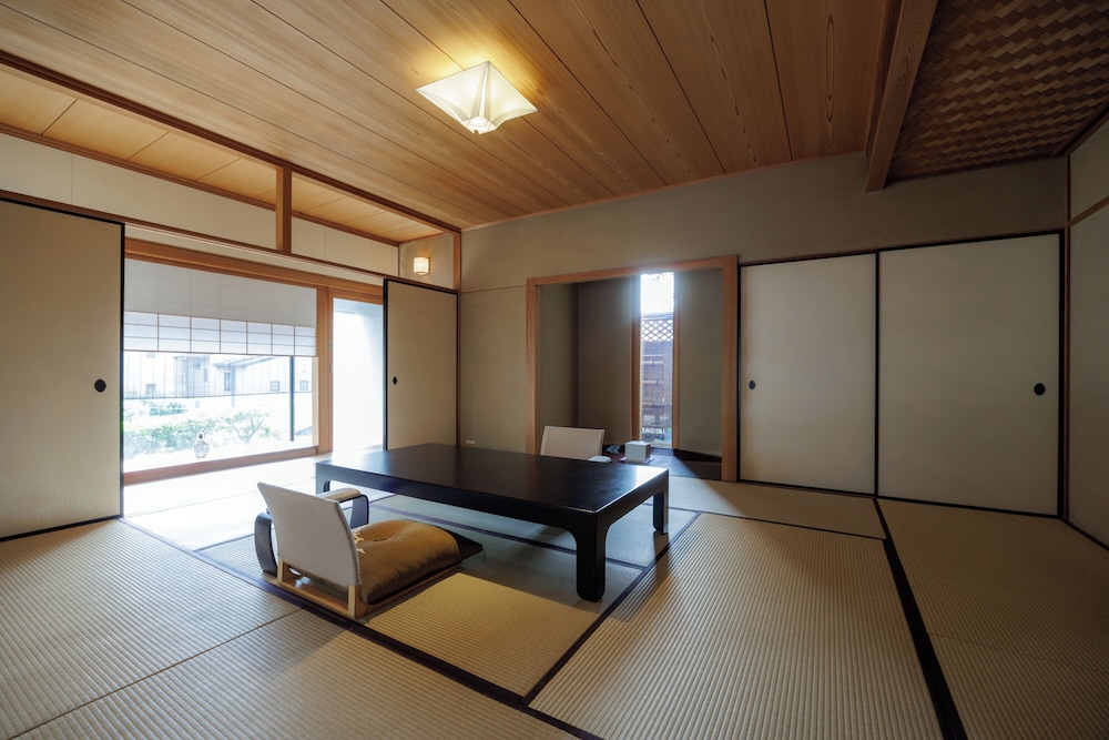 新館10帖 ＋ 次の間 禁煙 客室1 | 柊家旅館