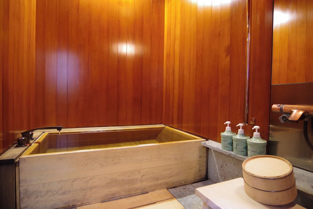 新館10帖 + 板の間 禁煙 バスルーム0 | 柊家旅館