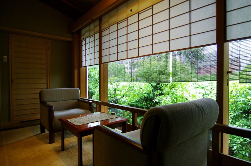 本館8帖 + 次の間 禁煙 客室4 | 柊家旅館