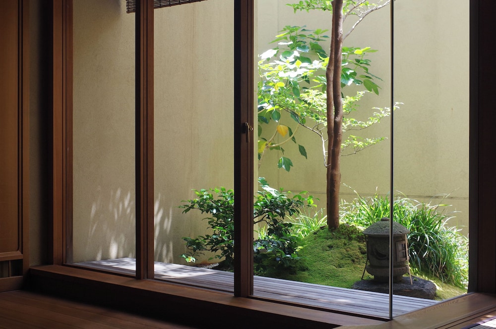 新館8帖 + 板の間 禁煙 客室1 | 柊家旅館