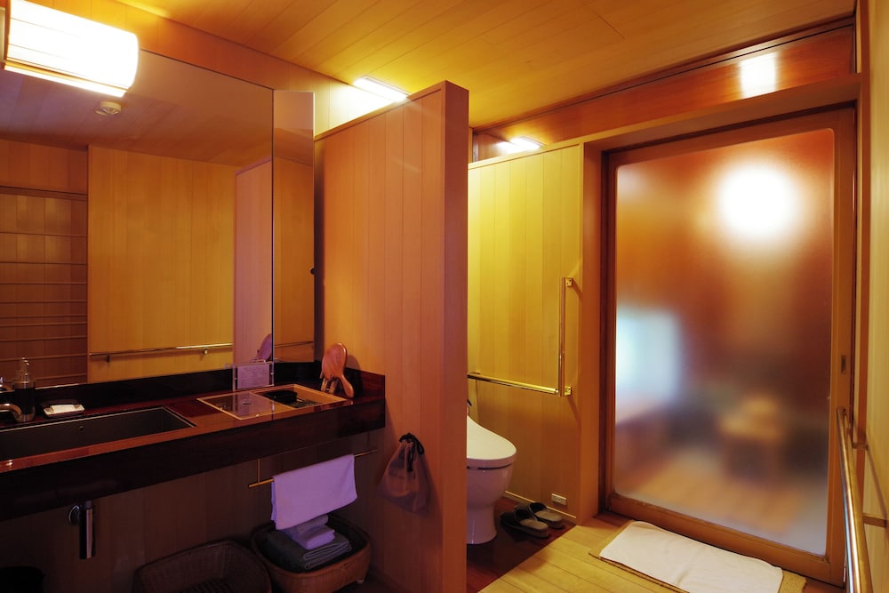 新館 ツインベッドルーム 禁煙 バスルーム0 | 柊家旅館